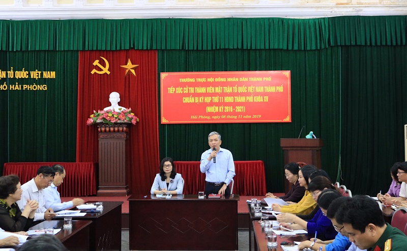 Đồng chí Bùi Thế Nghĩa - Ủy viên Thường trực, Trưởng Ban Văn hóa - Xã hội HĐND thành phố chủ trì cuộc tiếp xúc