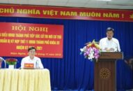 Bí thư Quận uỷ Lê Chân Lê Trung Kiên tiếp xúc đại biểu cử tri nơi cư trú.