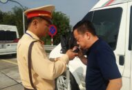 Cảnh sát giao thông tăng cường xử lý vi phạm nồng độ cồn trên cao tốc