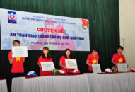 Tuyên truyền chuyên đề “An toàn giao thông cho nụ cười ngày mai”