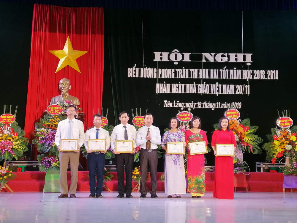 Nhiều tập thể, cá nhân được các cấp biểu dương khen thưởng Nhiều tập thể, cá nhân được các cấp biểu dương khen thưởng