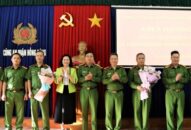 Khen thưởng Công an quận Hồng Bàng phá đường dây đánh bạc qua qua mạng internet