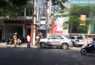 Xử phạt ô tô dừng đỗ trái quy định quanh dải trung tâm thành phố