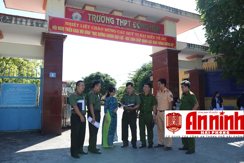 Lực lượng Công an quận, CAP Đồng Hòa, Kiến An nắm tình hình ANTT, TTATGT từ Ban giám hiệu nhà trường