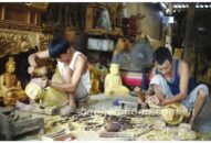 Về Bảo Hà xem nghệ nhân “thổi hồn vào gỗ”