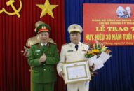 Chi bộ Phòng PC09 – CATP: Trao tặng Huy hiệu 30 năm tuổi Đảng đợt 7-11 cho Thượng tá Hà Văn Tuấn