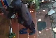 Hải Phòng: Công an cảnh báo người dân về người mặt đen, cầm đầu gà đi ăn xin