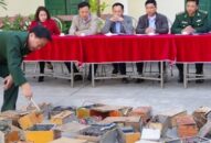 Đồn biên phòng Cát Bà tiêu hủy 101 kích điện đã qua sử dụng