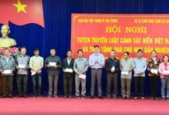 Trao 50 suất quà tặng ngư dân nghèo