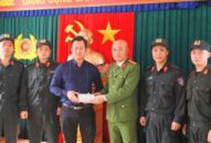 Gương Người tốt – Việc tốt: Tổ tuần tra Cảnh sát cơ động trả lại ví tiền 37,2 triệu đồng cho người đánh rơi