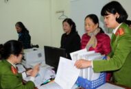 Đội Cảnh sát QLHC về TTXH – CAQ Lê Chân: Cấp căn cước công dân miễn phí 90 đảng viên nhiều năm tuổi Đảng