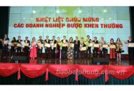 Khen thưởng 50 doanh nghiệp xuất sắc, tiêu biểu của thành phố