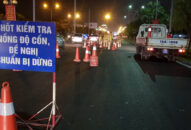 Sợ phạt, bàn nhậu 10 ông hết có 2 chai bia