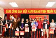 Phường Hàng Kênh (quận Lê Chân): Tặng 235 phần quà tết cho người nghèo