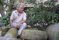 Ông nhạc sĩ và kho đồ đá bên sông Cấm