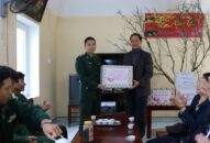 Lãnh đạo huyện Cát Hải thăm, tặng quà chúc tết cán bộ, chiến sĩ đảo Long Châu