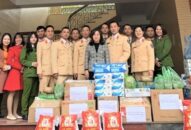 Đội Cảnh sát Giao thông Trật tự – Công an quận Hồng Bàng thăm, tặng quà tại Làng trẻ mồ côi Hoa Phượng