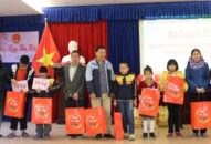 Phường Đồng Quốc Bình trao 121 suất quà Tết