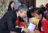 Sở Kế hoạch và Đầu tư: Trao quà tết tặng hộ nghèo và trẻ em có hoàn cảnh khó khăn