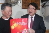 Phó Chủ tịch UBND thành phố Lê Khắc Nam đi thăm chúc Tết đối tượng chính sách