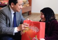 Phó Chủ tịch UBND TP thăm, tặng quà các gia đình chính sách tại quận Đồ Sơn