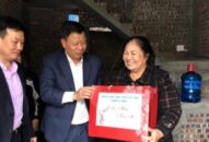 Quận Lê Chân: Thăm, tặng quà các hộ dân gương mẫu, đi đầu trong GPMB  thực hiện các dự án