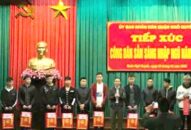 Quận Ngô Quyền: Tiếp xúc, tặng quà thanh niên chuẩn bị lên đường nhập ngũ