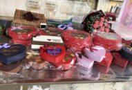 Thị trường quà tặng Ngày Valentine: Trầm lắng tại kênh bán hàng truyền thống