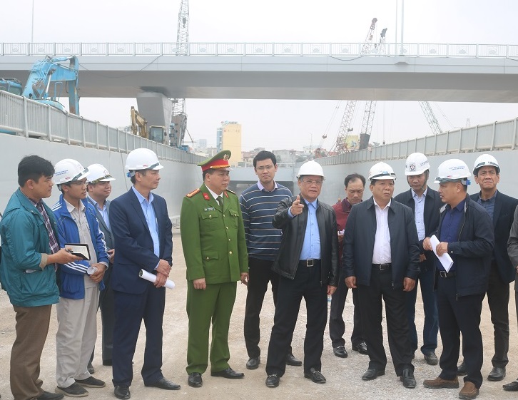 Phó Chủ tịch Thường trực UBND TP Nguyễn Xuân Bình biểu dương CATP trong việc đảm bảo ATGT cho nhà thầu thi công Phó Chủ tịch Thường trực UBND TP Nguyễn Xuân Bình biểu dương CATP trong việc đảm bảo ATGT cho nhà thầu thi công