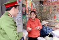 Đoàn thanh niên Công an phường Lạch Tray (Ngô Quyền): Phát khẩu trang miễn phí tặng người dân phòng dịch Corona