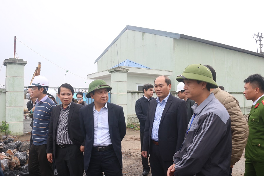 Phó Chủ tịch UBND TP Nguyễn Văn Thành kiểm tra tại Nhà máy xử lý nước thải Tràng Minh, Kiến An
