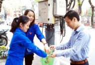 Đoàn thanh niên Báo Hải Phòng, phường Máy Tơ (quận Ngô Quyền): Ra quân xoá quảng cáo, rao vặt