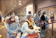 Khuyến cáo du học sinh cân nhắc về nước trong thời điểm hiện tại