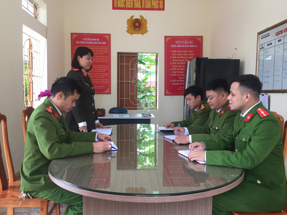 Một buổi giao ban của CAX Đặng Cương (An Dương) Một buổi giao ban của CAX Đặng Cương (An Dương)