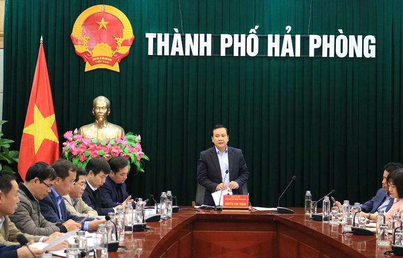 Phó Chủ tịch UBND TP Nguyễn Văn Thành phát biểu tại buổi làm việc tìm giải pháp tháo gỡ khó khăn cho các doanh nghiệp trong mùa dịch Covid -19