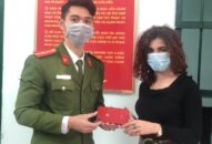 Công an phường Đằng Lâm, quận Hải An: Trao  điện thoại trả người nước ngoài đánh rơi