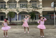 Nhảy ‘Ghen Cô vy’ để xua tan Covid-19