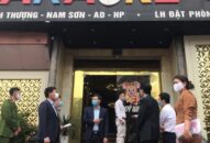 Đồng chí Lê Anh Quân, Bí thư Huyện ủy, Chủ tịch UBND huyện An Dương kiểm tra phòng chống dịch Covid-19 trên địa bàn