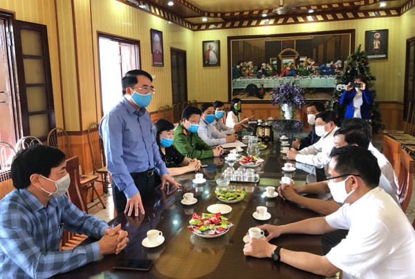 Phó Chủ tịch UBND thành phố Lê Khắc Nam kiểm tra tại giáo xứ Đông Xuyên