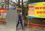 Người dân góp tiền mua buồng khử khuẩn đặt tại trụ sở UBND phường