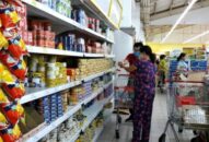 Người dân chấp hành nghiêm việc đeo khẩu trang nơi công cộng