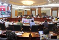 Thành phố sẽ xem xét hỗ trợ cho các hộ gia đình kinh doanh gặp khó khăn do phải tạm dừng hoạt động để phòng chống dịch COVID-19