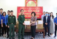 Bảo hiểm xã hội thành phố Hải Phòng tặng vật phẩm chung tay phòng chống dịch COVID-19 tại Trường Quân sự Hải Phòng