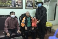 Phường Minh Khai: Quan tâm chăm sóc người già neo đơn, hoàn cảnh khó khăn mùa dịch Covid-19