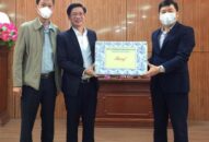 Tặng quà động viên các tổ công tác chống dịch tại huyện Thủy Nguyên