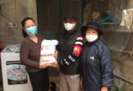 Chuyện tử tế: Mang gạo đến tận nhà tặng người nghèo