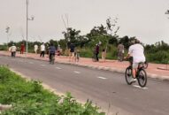 Tụ tập đông người nơi công cộng để tập thể dục