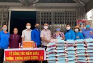 Chi đoàn Kha Lâm 5, phường Nam Sơn (Kiến An): Phát tặng gần 1 tấn gạo đến các hộ có hoàn cảnh khó khăn, người cao tuổi