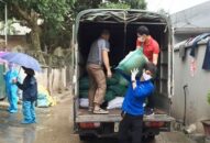 Nhu yếu phẩm tăng cường về Hạ Lôi, triệu bữa cơm đến xóm chạy thận