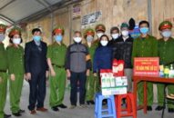 Phòng Cảnh sát thi hành án hình sự & Hỗ trợ tư pháp – CATP: Tặng quà cho các tổ kiểm soát phòng chống dịch Covid – 19 trên địa bàn phường Cát Bi